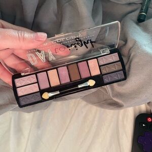Barely used LA colors day to night Eyeshadow Palette